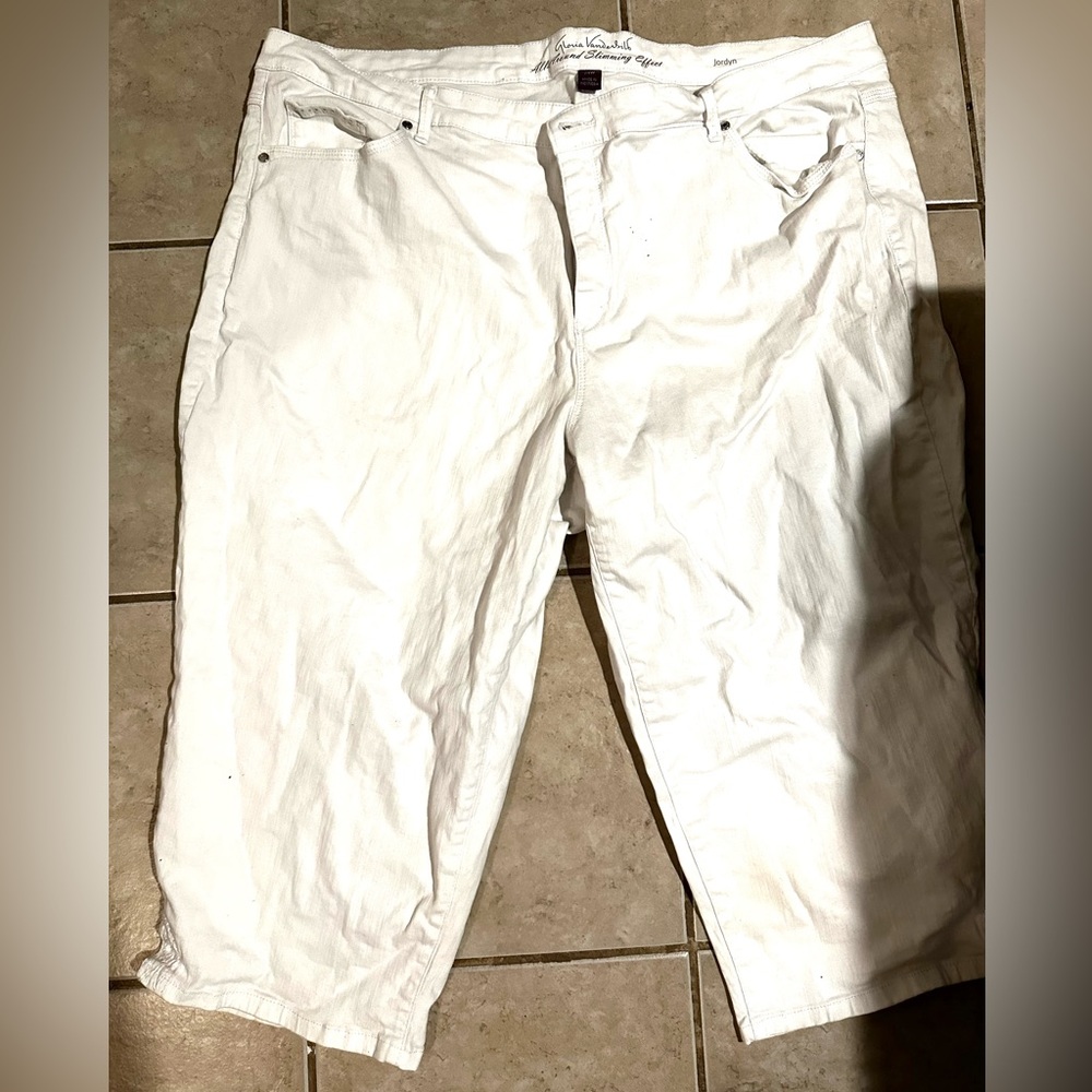 White jean capri